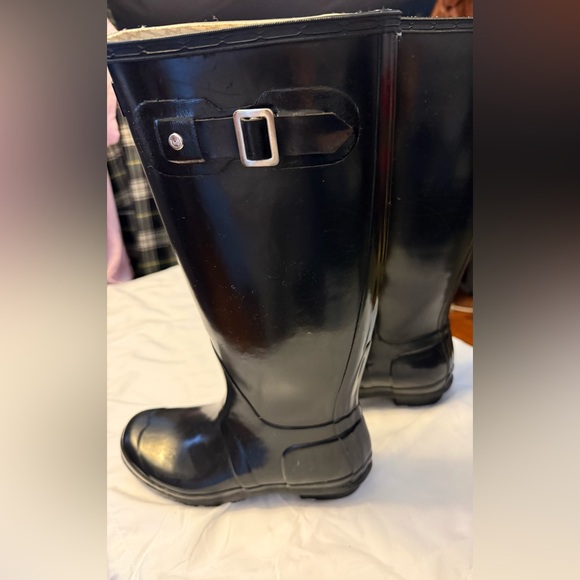 Hunter Classic Black Gloss Waterproof Rain Boots - Picture 2 of 9